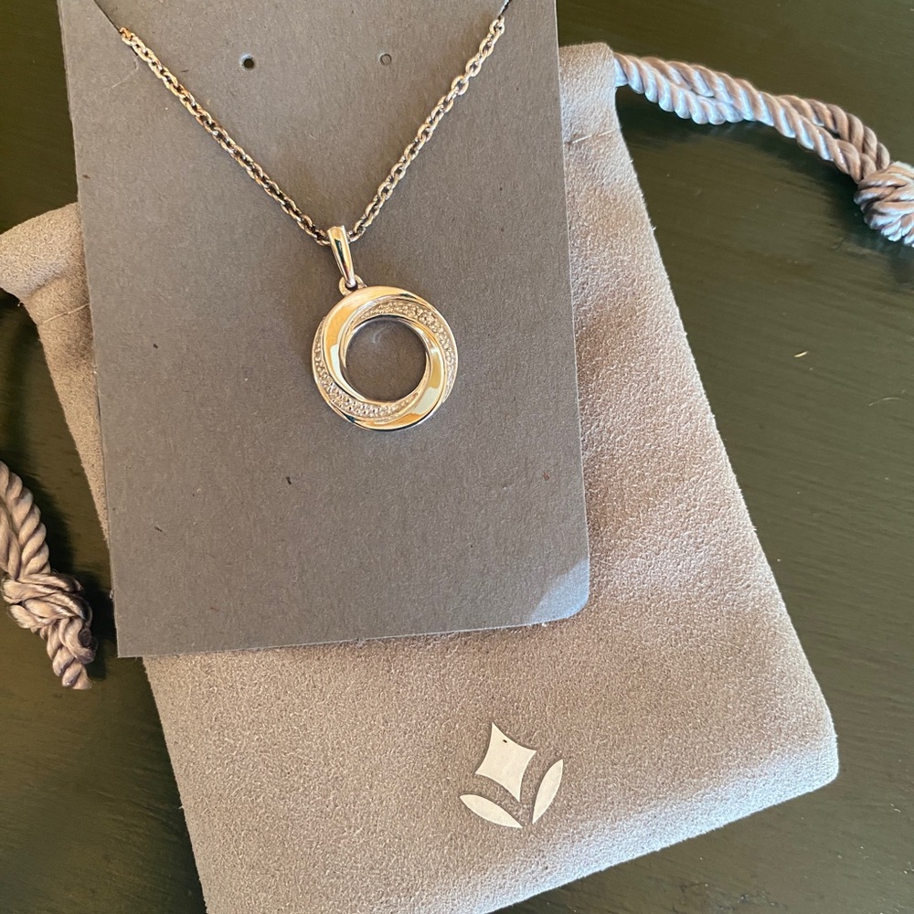 BRILLIANT EARTH NECKLACE - Picture 2 of 5